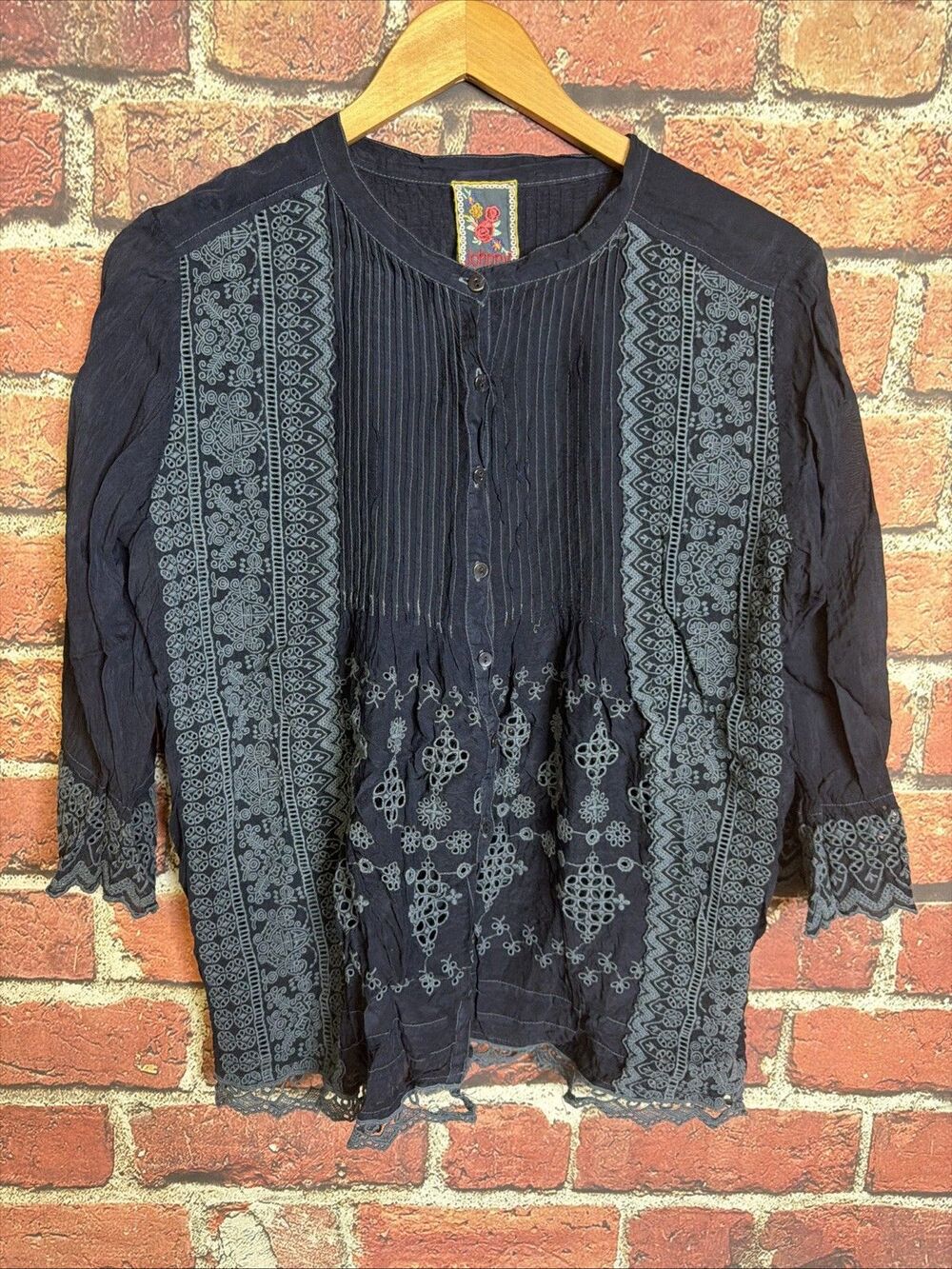 Johnny Was Women's Embroidered Tunic Blouse Size Small Blue